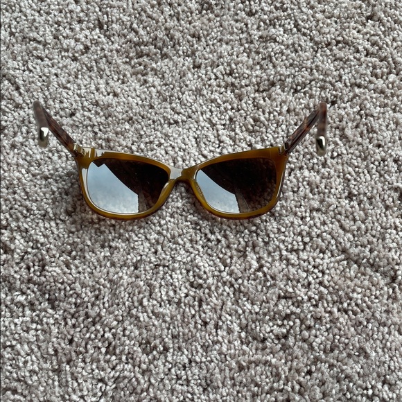 Tortoise Shell Sunglasses - Picture 3 of 6